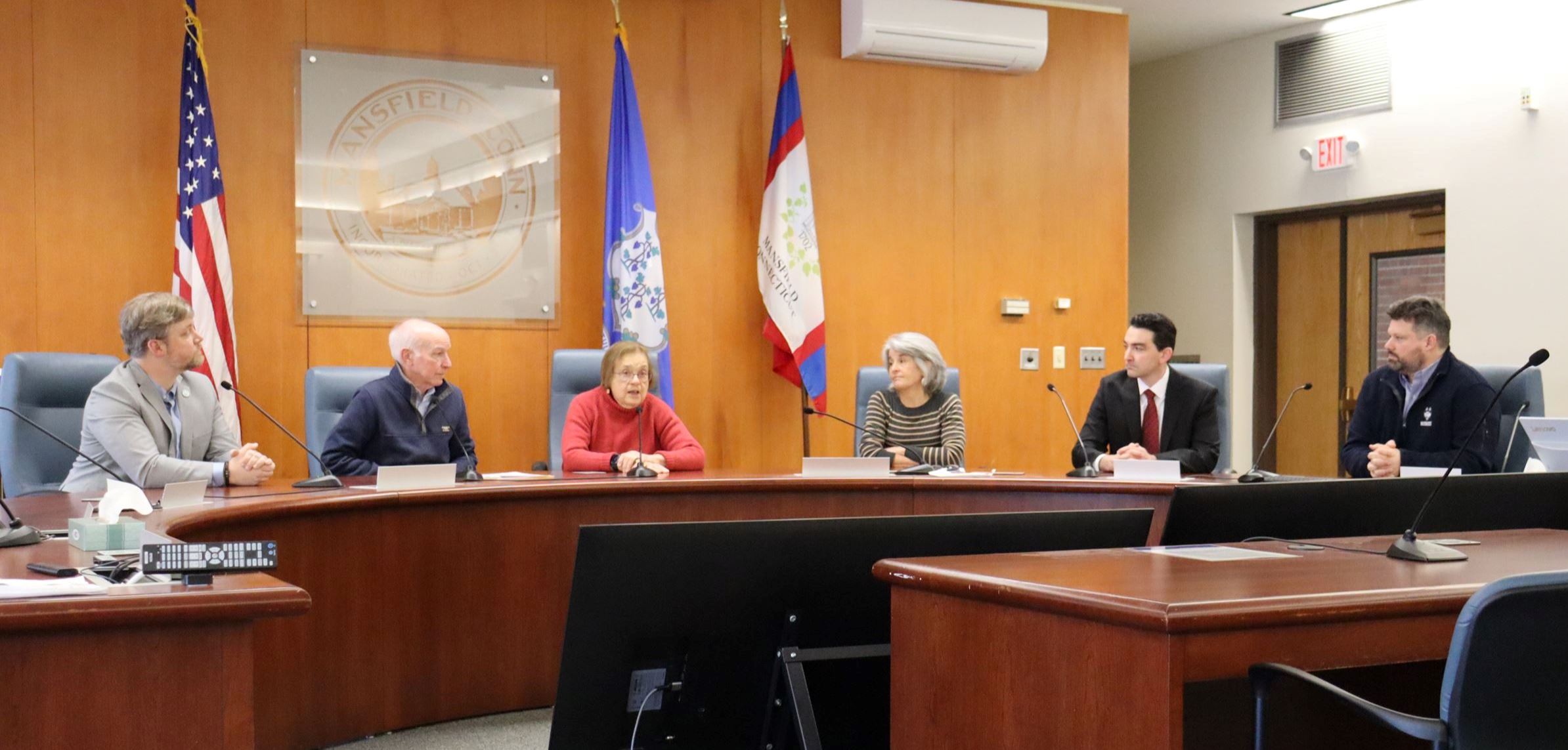 Congressman Courtney meets with Mansfield officials and staff